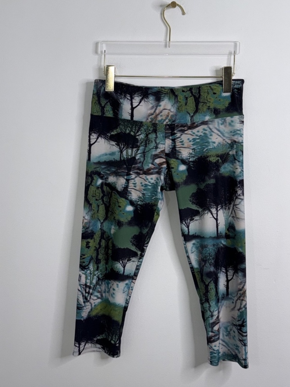 Onzie Women's Size M/L Twilight Printed Cropped Capri Legging Yoga Pilates